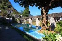 One Chijianshan Boutique Homestay (Xingyi Wanfenglin Branch) - Swimmingpools