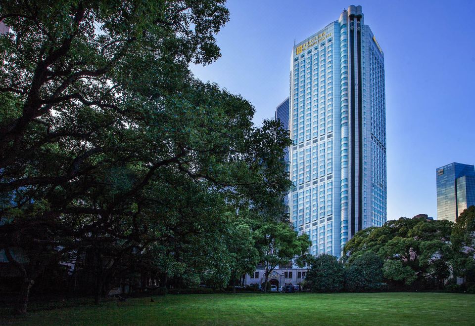 side and a park on the other side at The Kunlun Jing An