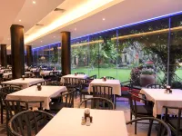 Holiday Garden Hotel & Resort Hotels near Infinity Club