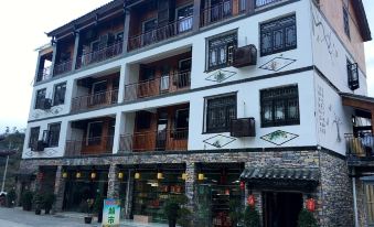 Xiangqian Inn