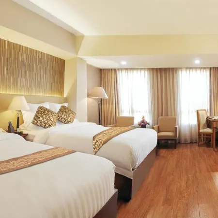 Nhat Ha Maison Hotel (Formerly Nhat Ha 1 Hotel) Отели рядом с достопримечательностью «Район 1»