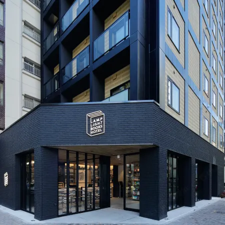 Lamp Light Books Hotel Nagoya Отели рядом с достопримечательностью «Станция метро Fushimi»