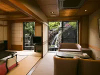 Beautiful Japanese Garden Kagetsu Hotels in Fuefuki