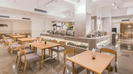 Ceramic Hotel (Foshan Lecong Furniture City) Отели в г. Фошань