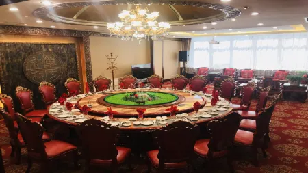 昭君ホテル フフホト（新華広場地下鉄駅）