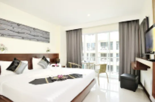 Pimrada Hotel Patong Hoteles cerca de Panya Taxi Phuket
