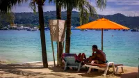 Phi Phi Cliff Beach Resort - Beach