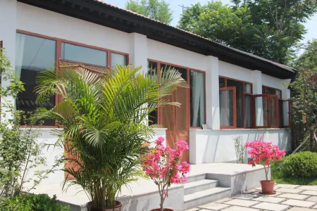 Tingqian Yuanhou Hostel Отели рядом с достопримечательностью «Rose Garden»