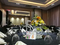 Valero Grand Suites by Swiss-Belhotel - breakfast