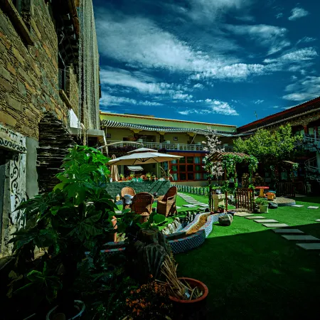 Dear Zhaizhai Hot Spring Hostel
