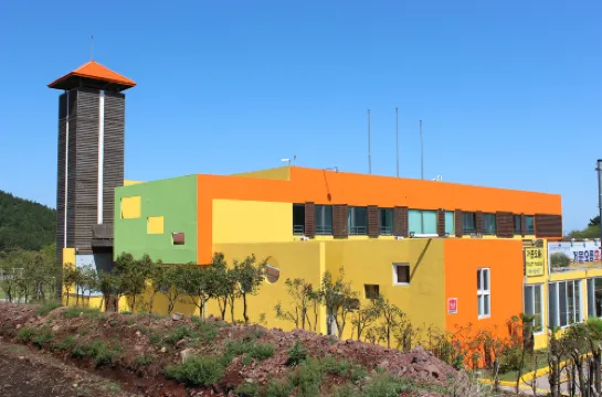 拒文岳青年旅館