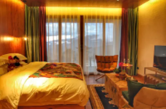 Mainri Snow Mountain Hotel