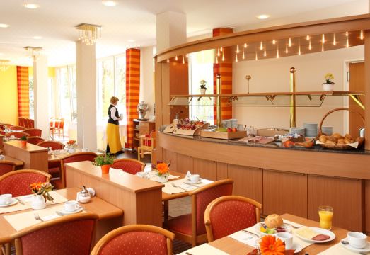 2. 홀리데이 인 -..