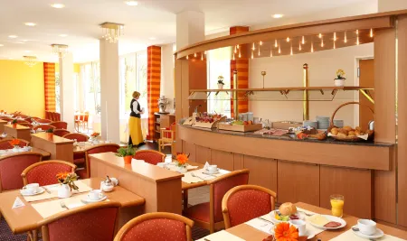 Holiday Inn - the niu, BLADE SOLINGEN by IHG