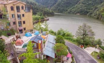 Swan Castle Menghuan Shijie Inn