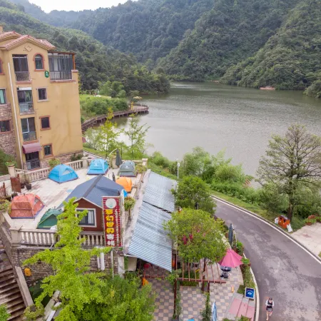 Swan Castle Menghuan Shijie Inn