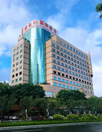 Vienna International Hotel (Wenzhou Avenue Railway Store) Отели рядом с достопримечательностью «Wenzhou University (North Campus)»