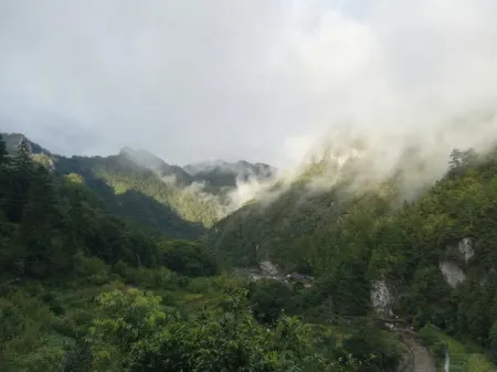 Baishuiyang Wu Dajie Homestay Отели рядом с достопримечательностью «Yuanyangxi»