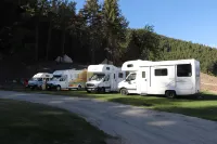 Lakes Edge Holiday Park - parcheggio