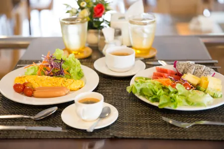 CH Hotel Отели рядом с достопримечательностью «Wat Chai Mongkol»