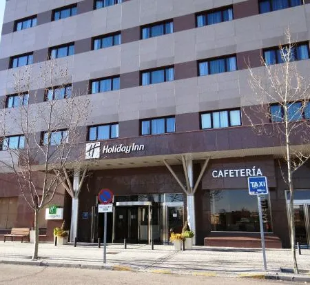 voco Madrid - Las Tablas by IHG Отели рядом с достопримечательностью «Станция метро Montecarmelo»