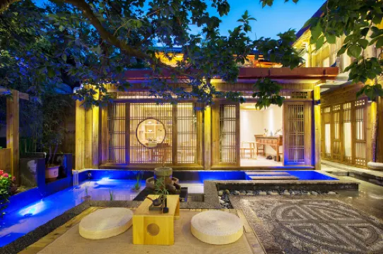 Lijiang Ancient City Yuezhuxuan Light Luxury Holiday Home