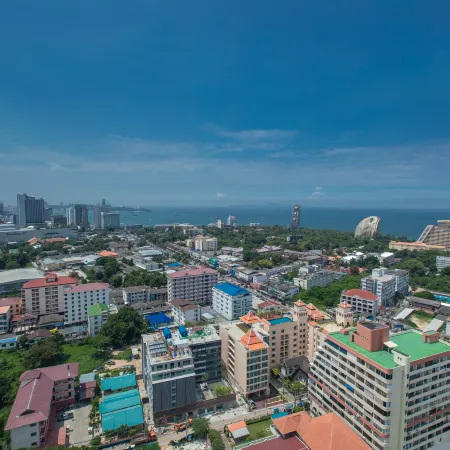 Brighton Grand Hotel & Convention Pattaya Отели рядом с достопримечательностью «Пляж Наклуа»