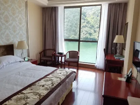 Shangyou Yangming Lake Grand Hotel Отели рядом с достопримечательностью «Building the Peak»