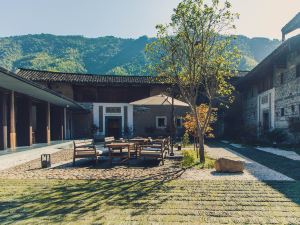 Tsingpu Nanjing Tulou Retreat