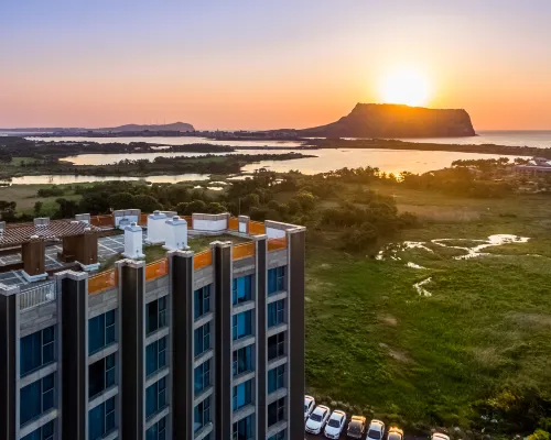 Seongsan Marina Hotel Отели рядом с достопримечательностью «Архитектурный объект Genius Loci»