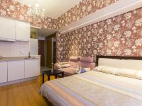 开心公寓(上海周浦万达店) - 舒适温馨一室大床房