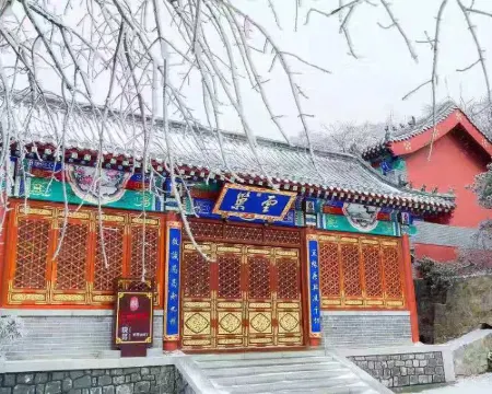 泰安雲巢ホテル（泰山頂） 泰安のホテル