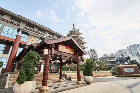 Dongfang Yi Hotel (Yudong Station Subway Station) Отели рядом с достопримечательностью «Guangxi Electric Power Vocational and Technical College (Wuxiang Campus)»