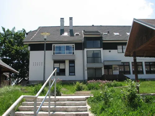 Eva Luxury Rooms & Apartments Hotels in Jezerce