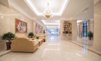 Vienna International Hotel (Xinyang Railway Station Tianrun Plaza Store)