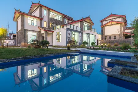 Lijiang Xiangyu Light Luxury Snow Mountain Holiday Villa