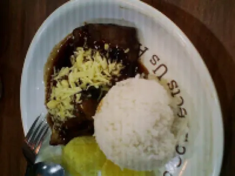 แอสโทรเทล กาลามบา โรงแรมในลากูนา