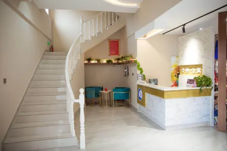 Zijin Apartment Отели рядом с достопримечательностью «Huashuiwan First Village Hot Spring Hotel»