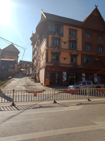 Ximeng Lai Nongbird Folk Inn