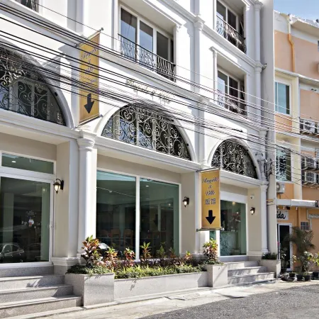 Royale 8 Ville Guest House Отели рядом с достопримечательностью «Стадион Ратчадамноэн»