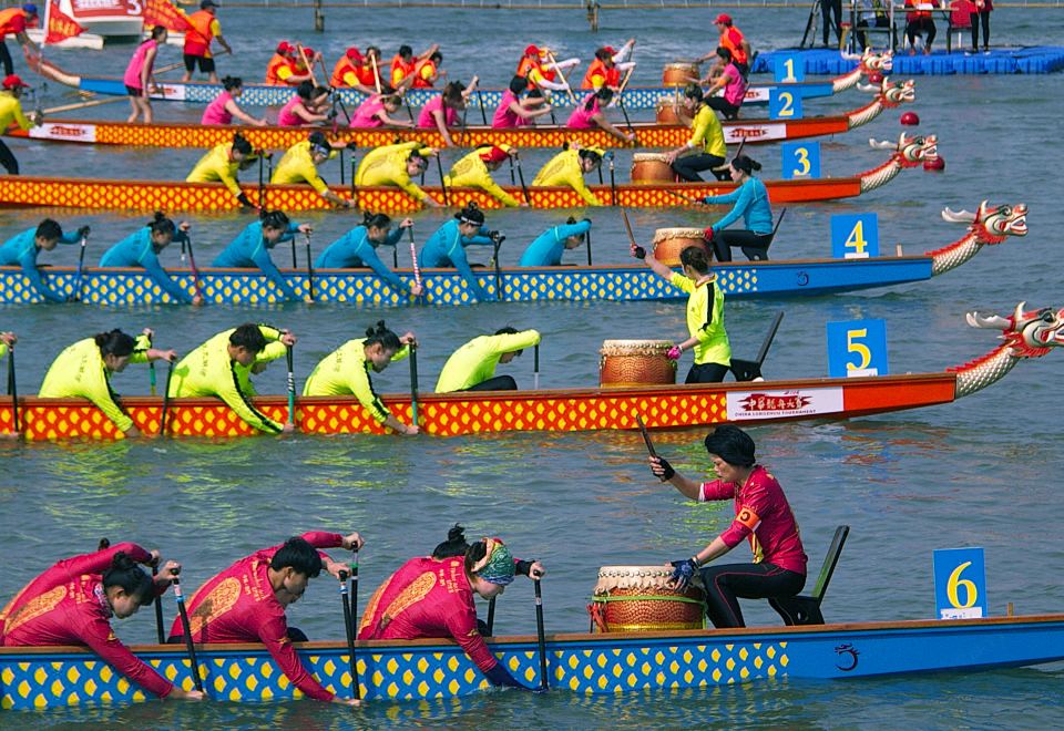 완닝의 푸른 바다 전경