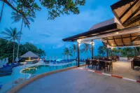 Coral Cliff Beach Resort Samui - Beach