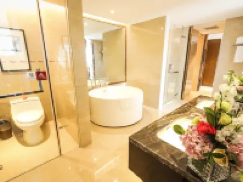 興義國龍雅閣大酒店（穿雲洞公園荷花巷步行街店） 興義酒店