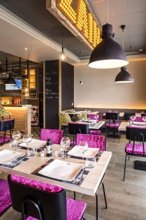 The Originals Boutique Hôtel Alizé Évian-Les-Bains Отели рядом с достопримечательностью «Buvette et Source Cachat»