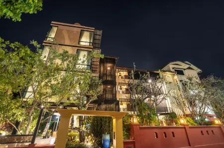Chiang Mai Thai House,Thapae