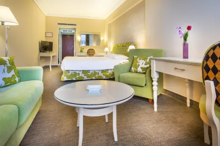 Airotel Alexandros Отели рядом с достопримечательностью «Исторический Музей Афинского Университета»