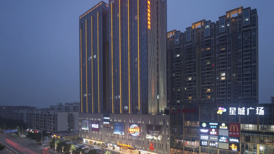 Vienna International Hotel (Zhaoqing Center Lake-view)