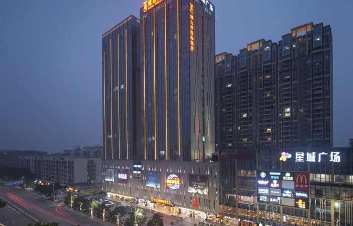 Vienna International Hotel (Zhaoqing Center Lake-view)