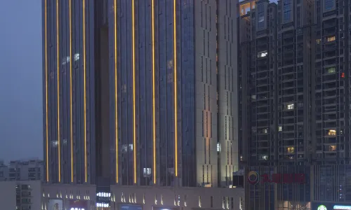Vienna International Hotel (Zhaoqing Center Lake-view)