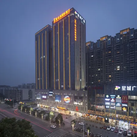Vienna International Hotel (Zhaoqing Center Lake-view)